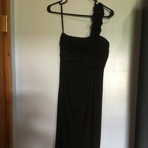 Black one shokder rose dress